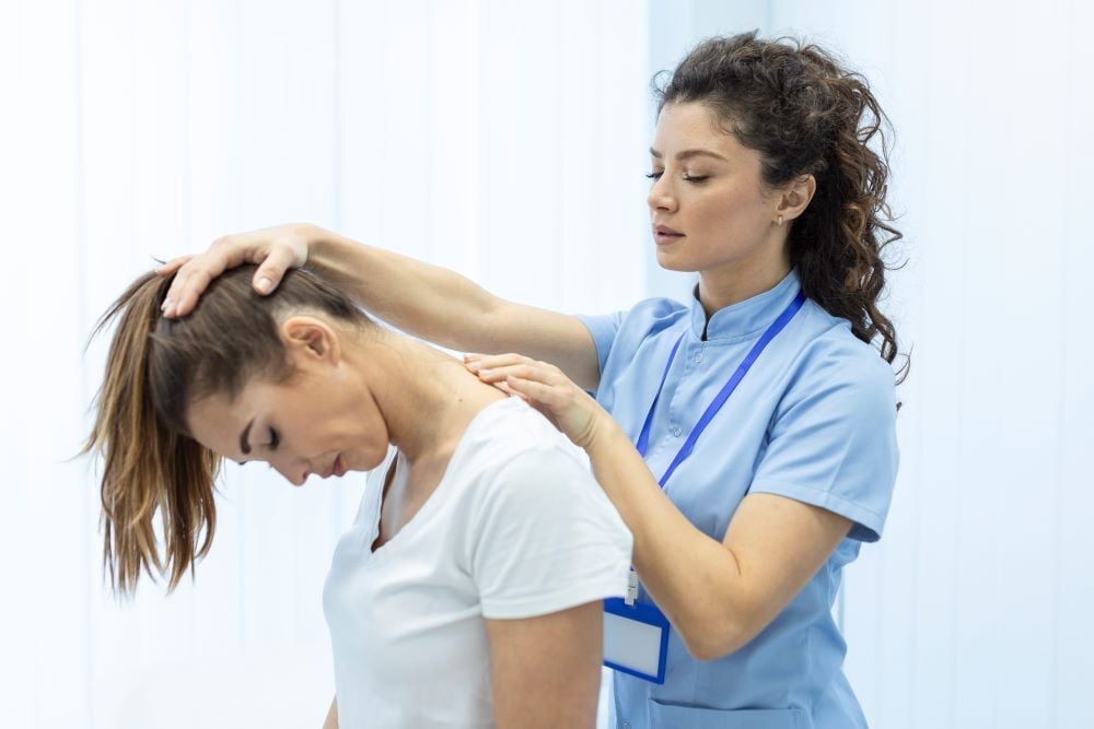 physiotherapist-doing-healing-treatment-womans-neckchiropractic-adjustment-pain-relief-conceptoffice-syndrome