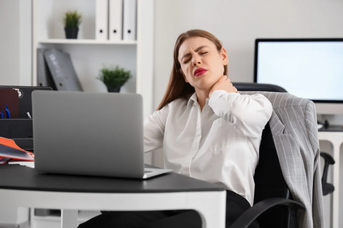 Why Your Neck Hurts After a Long Day: Common Causes & Fixes